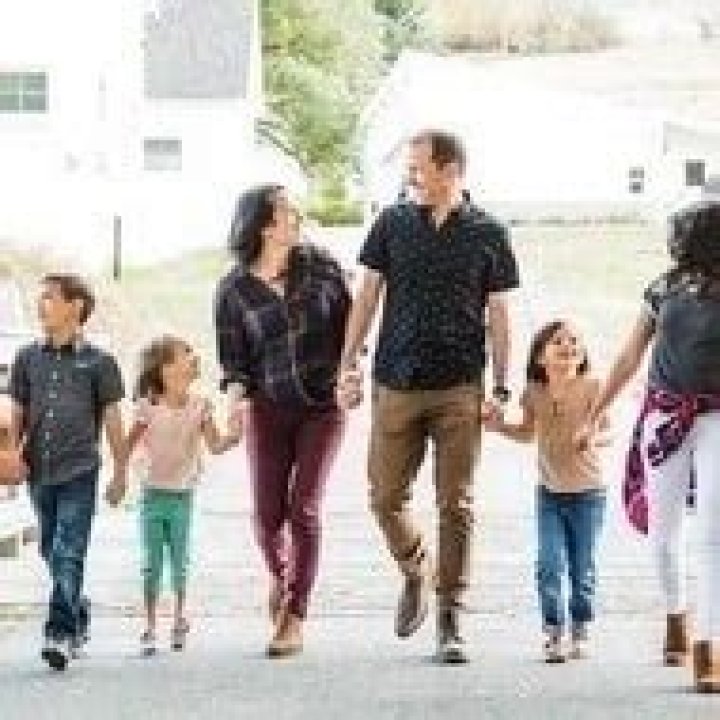 8 Passengers - Members, Ages, Trivia