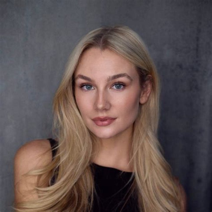 Amy Manford - Age, Family, Bio