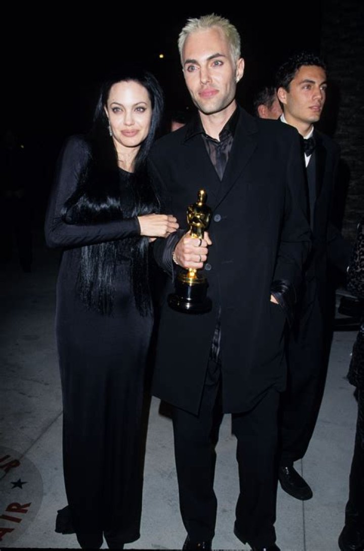 Angelina Jolie kissing her brother on the Oscars Red Carpet still hasn't aged well