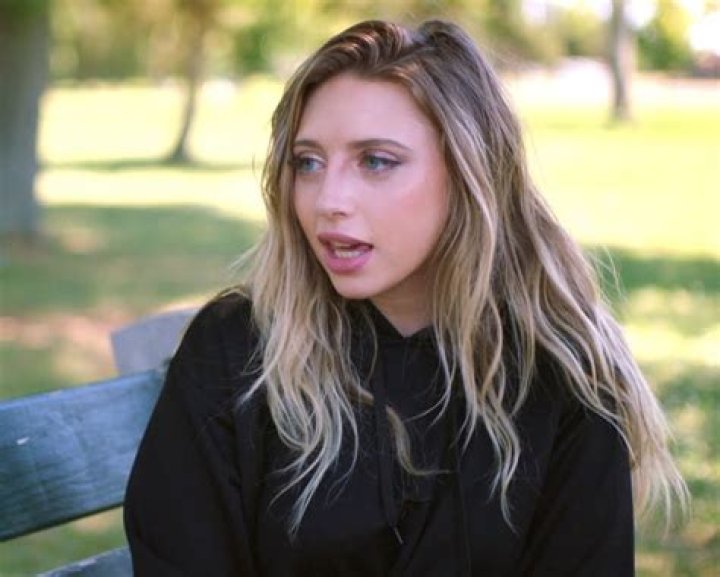 Anna Louise (YouTube Star) - Age, Family, Bio