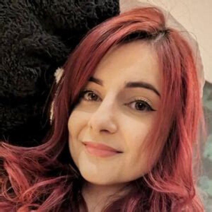 Annie Fuchsia - Age, Family, Bio