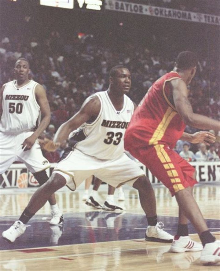 
Basketball star Najeeb Echols dies at aged 39 