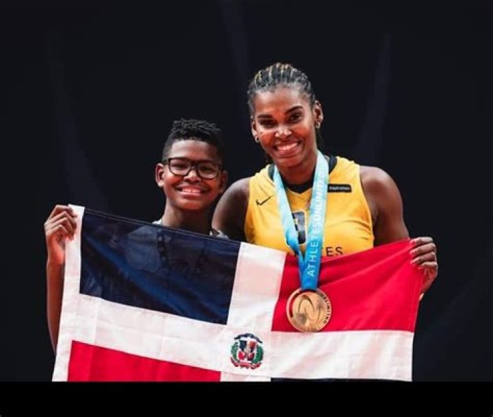 Bethania de la Cruz - Age, Family, Bio