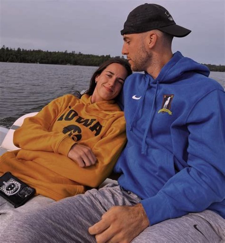 Boyfriend or Girlfriend, Family, Salary & Net Worth Birthday