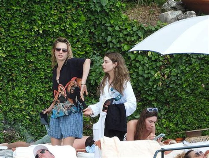 Cara Delevingne Kisses Minke on a Romantic Vacation in Italy!