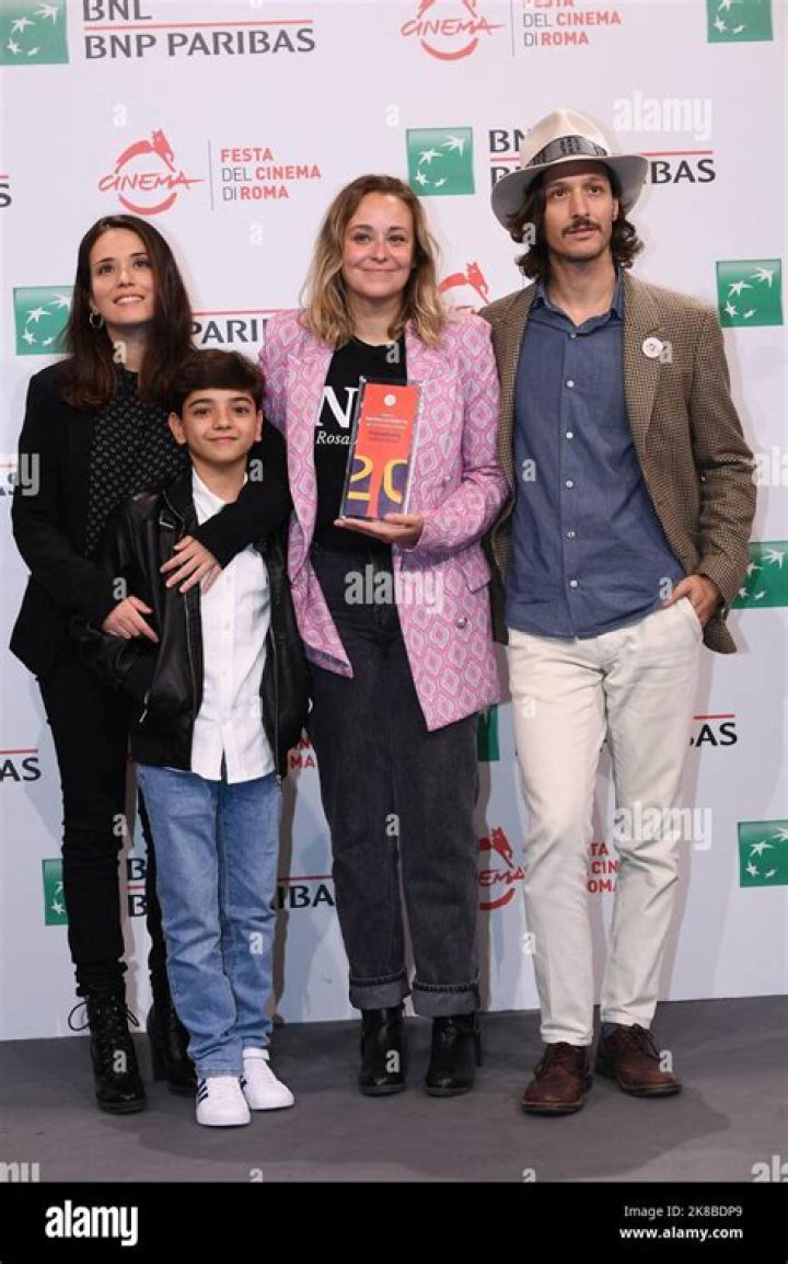 Claudia Gusmano - Age, Family, Bio