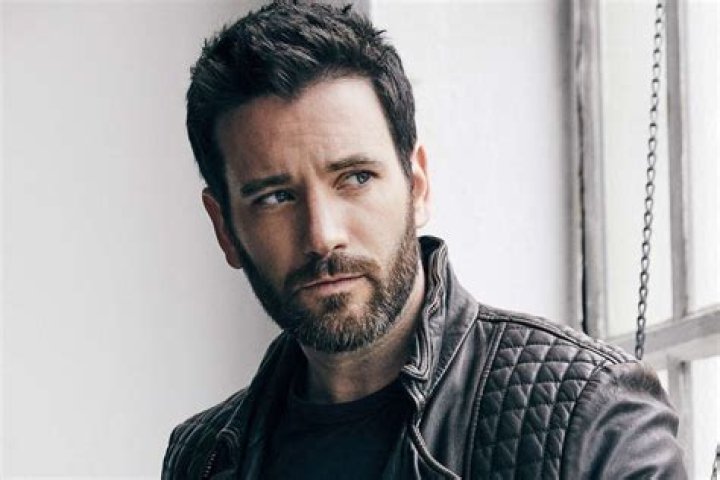 Colin Donnell Height, Weight, Net Worth, Age, Birthday, Wikipedia, Who, Instagram, Biography