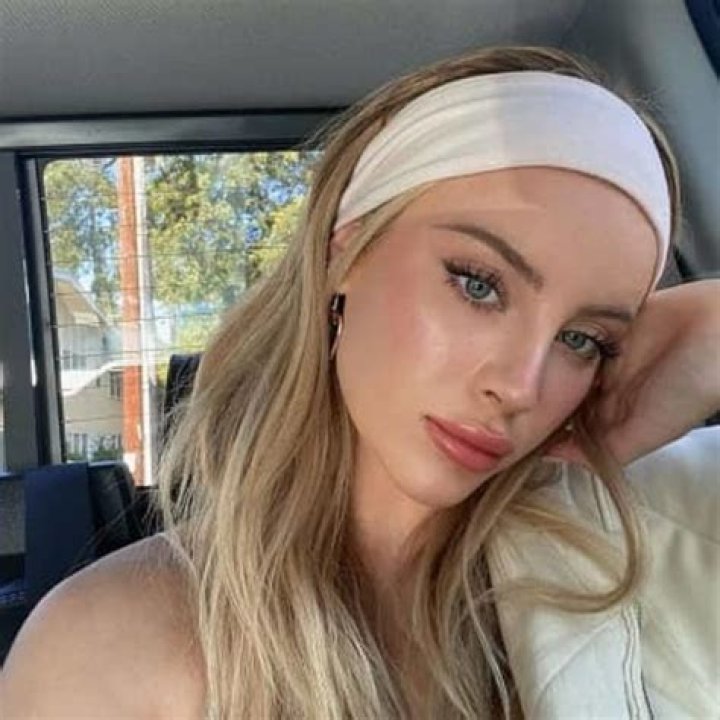 
Daisy Keech’s Biography: Age, Height, Parents, Boyfriend, Salary 