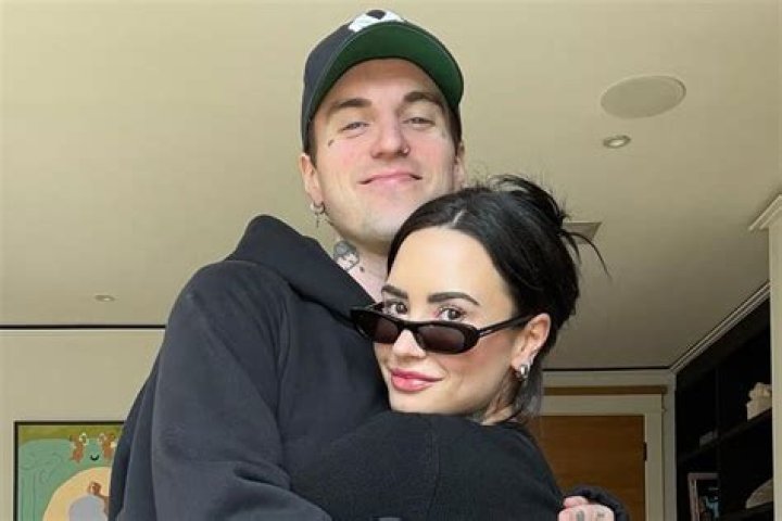 
Demi Lovato and Boyfriend Jutes Have a Cute Matching Face Mask Moment 