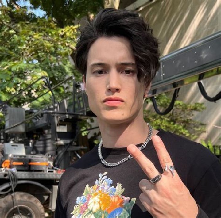 Derek Luh Bio (Wiki) 