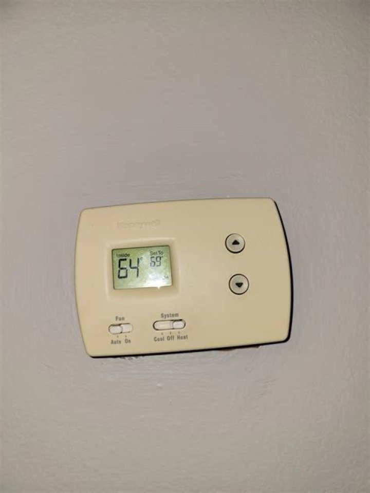 Do old Honeywell thermostats have batteries?