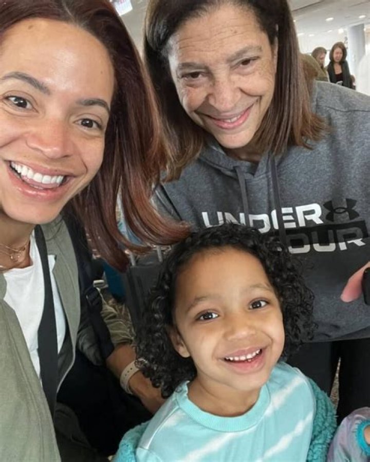 Elle Duncan - Age, Family, Bio