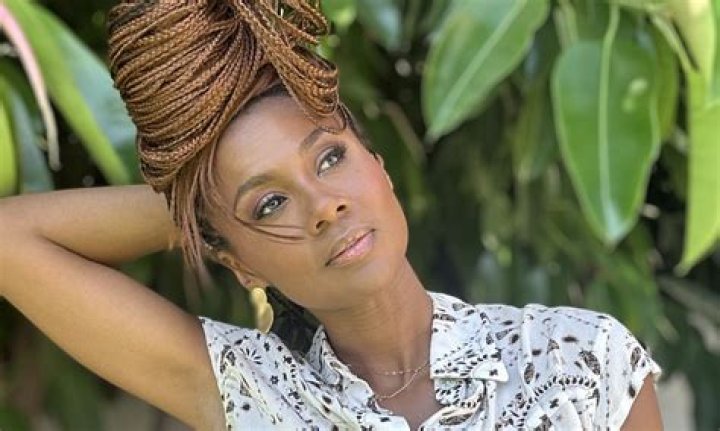 Emayatzy Corinealdi - Age, Family, Bio