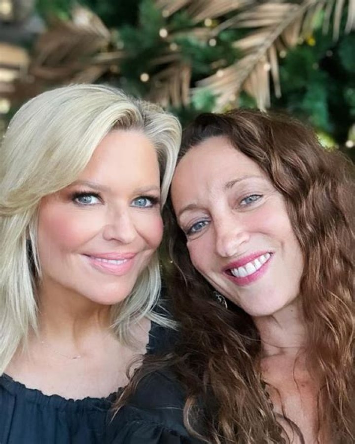 Emily Symons - Age, Family, Bio