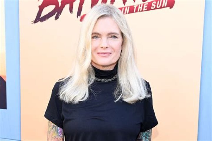 Erika Eleniak - Age, Family, Bio