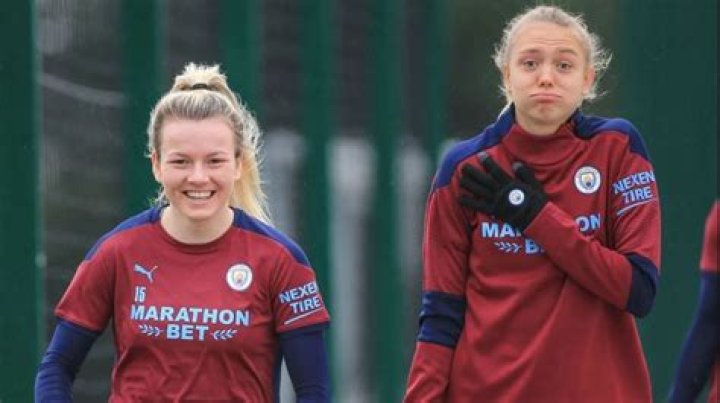 Esme Morgan Partner Or Boyfriend: Gay Rumors And Sexuality