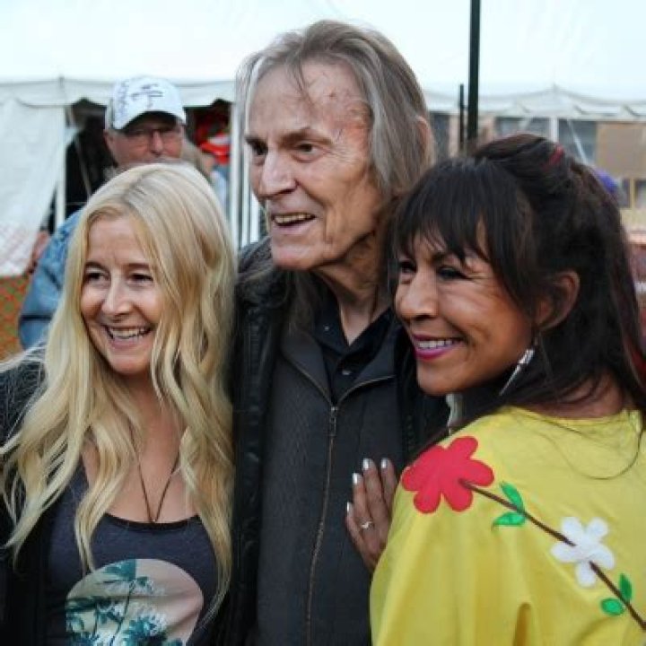 From Hollywood to Heartfelt Acts – Unveiling the Life, Love, and Legacy with Gordon Lightfoot