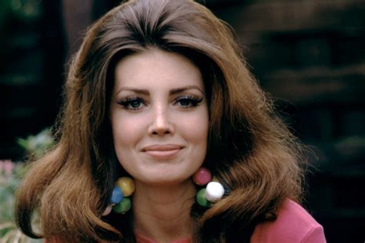 Gayle Hunnicutt Bio (Wiki) 