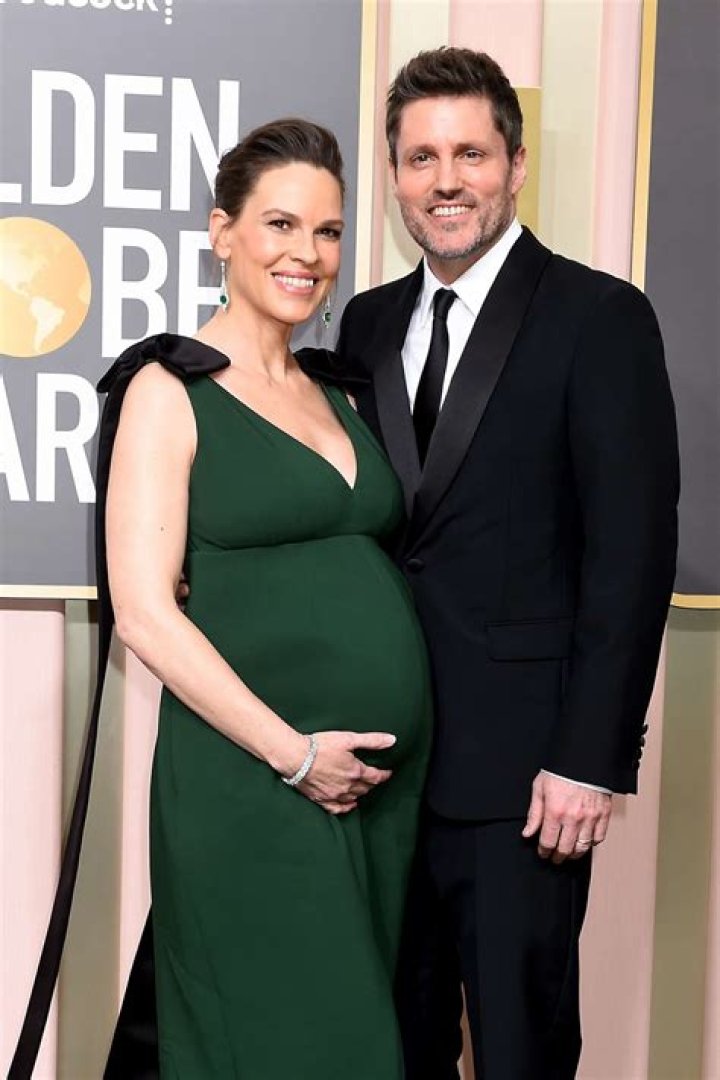 
Hilary Swank, 48, says she’s pregnant with twins: ‘I can’t believe it’ – National 