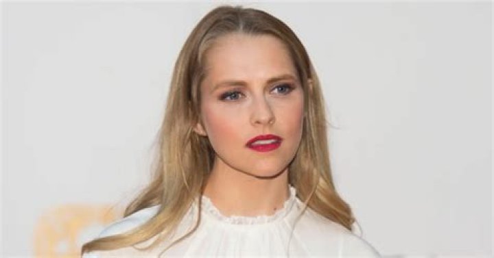 Holly Hunter Bio (Wiki) 