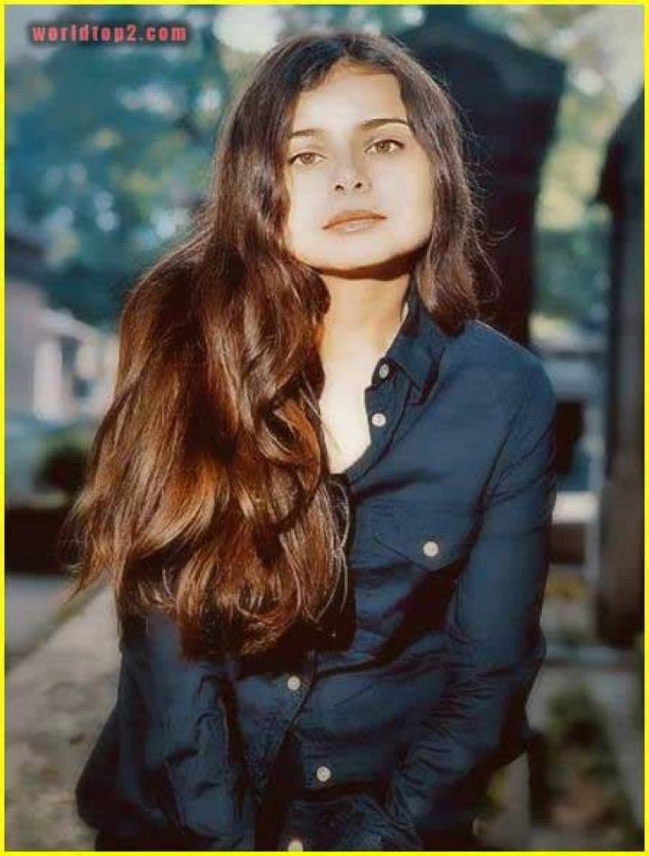 Hope Sandoval Bio (Wiki) 