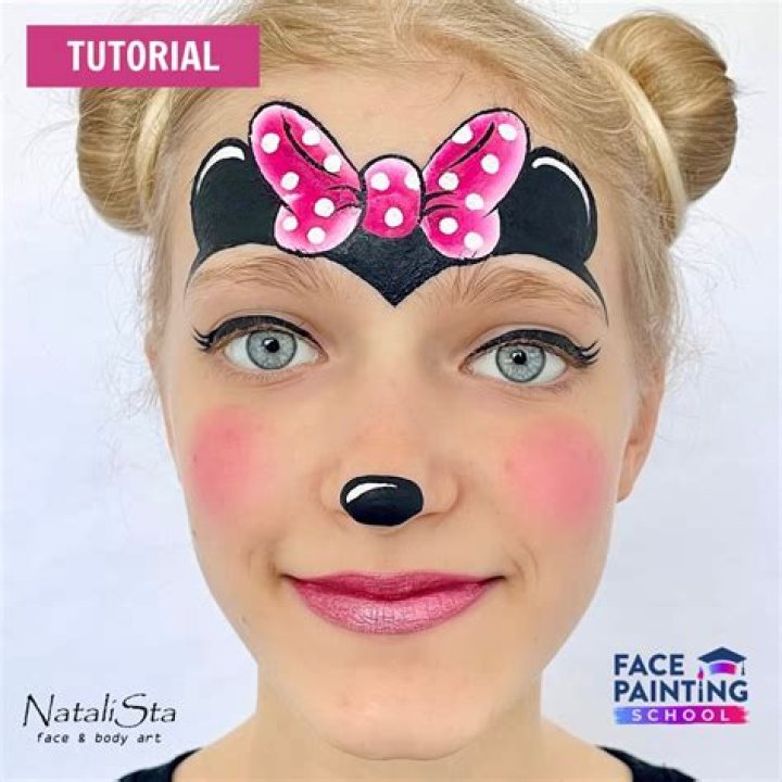 How do you paint a Minnie Mouse face?