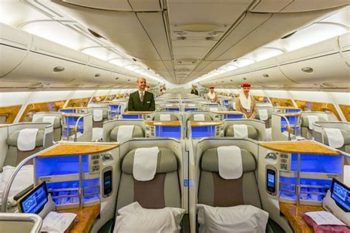 How much does Emirates business class cost?