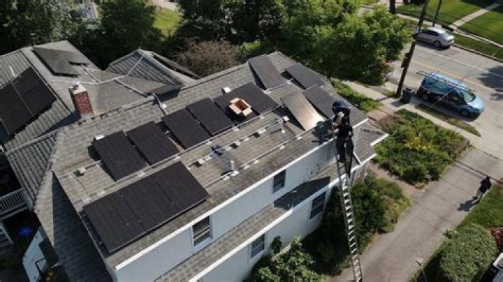 How much does it cost to remove and reinstall solar panels?
