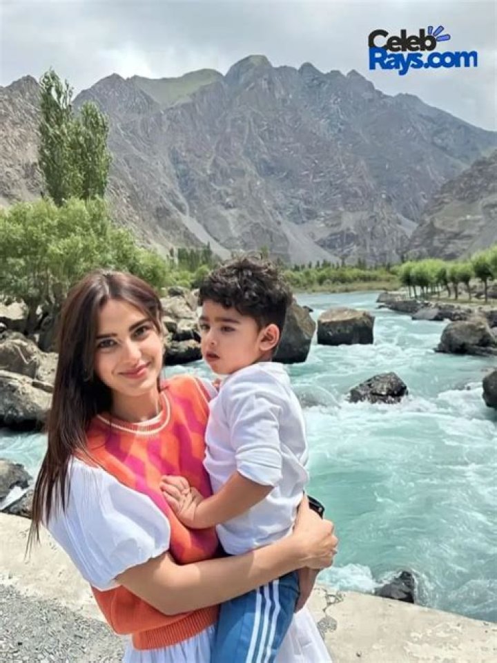 Iqra Aziz - Age, Family, Bio