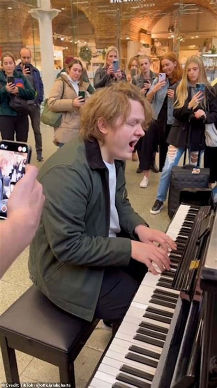 Is Lewis Capaldi any relation to Peter Capaldi?