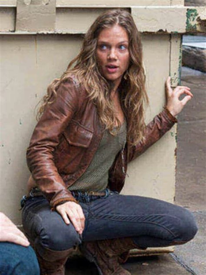 Is Tracy Spiridakos Married? Her Bio, Age, Husband, Nationality, Height and Net worth