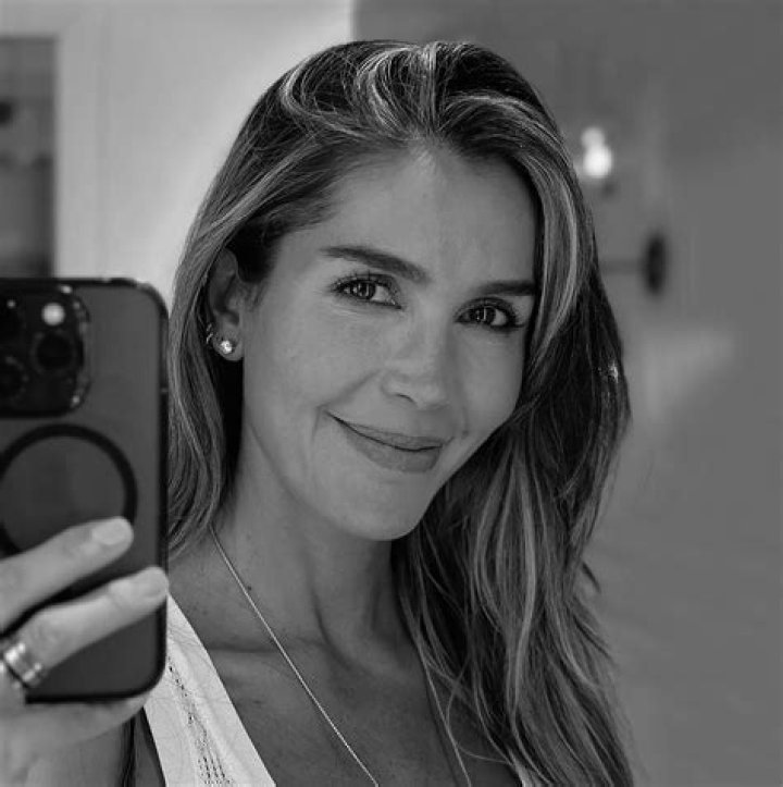 Isabel Cristina Estrada - Age, Family, Bio