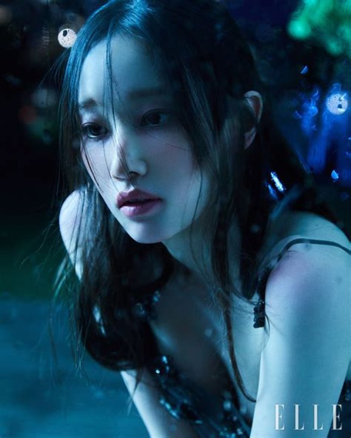 
Jeon Jong-seo Height, Weight, Net Worth, Age, Birthday, Wikipedia, Who, Nationality, Biography 