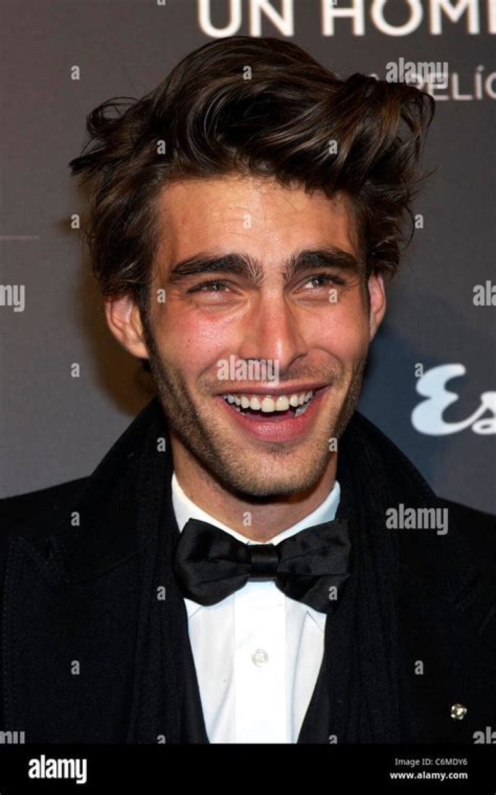Jon Kortajarena - Age, Family, Bio