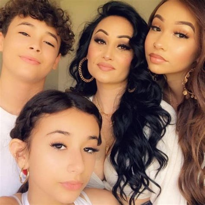 Josie Hamming - Age, Family, Bio