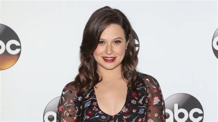 Katie Lowes - Age, Family, Bio