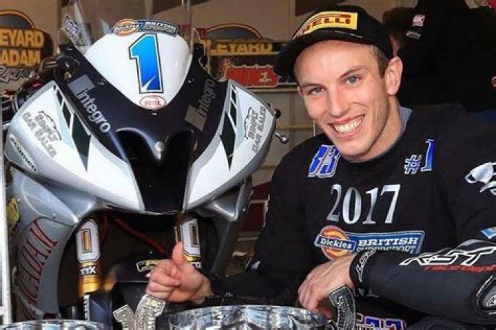 
Keith Farmer, Four-Time British Motorcycling Champion, Dead at 35 