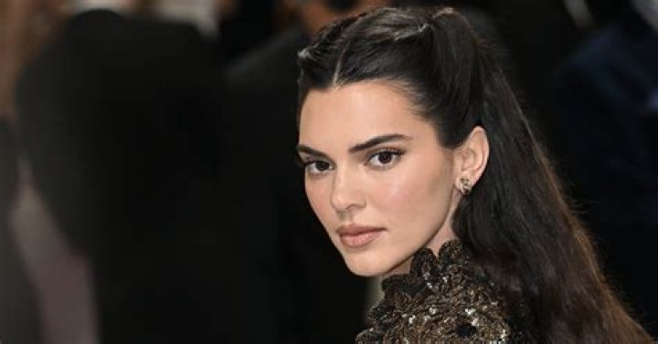 Kendall Jenner Tackles Kourtney in Fight!