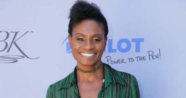 Know the Relationship Status and Net Worth of Famous American Actress, Adina Porter and Her Net Worth