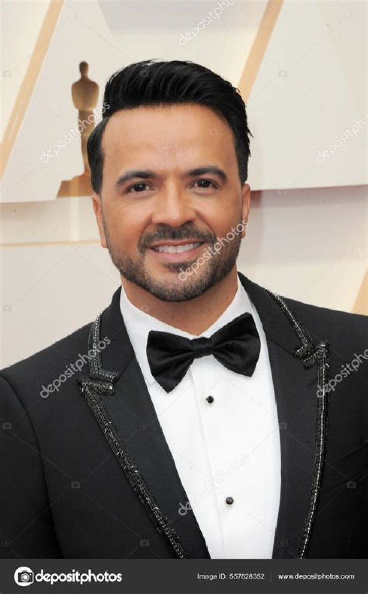 Luis Fonsi - Age, Family, Bio
