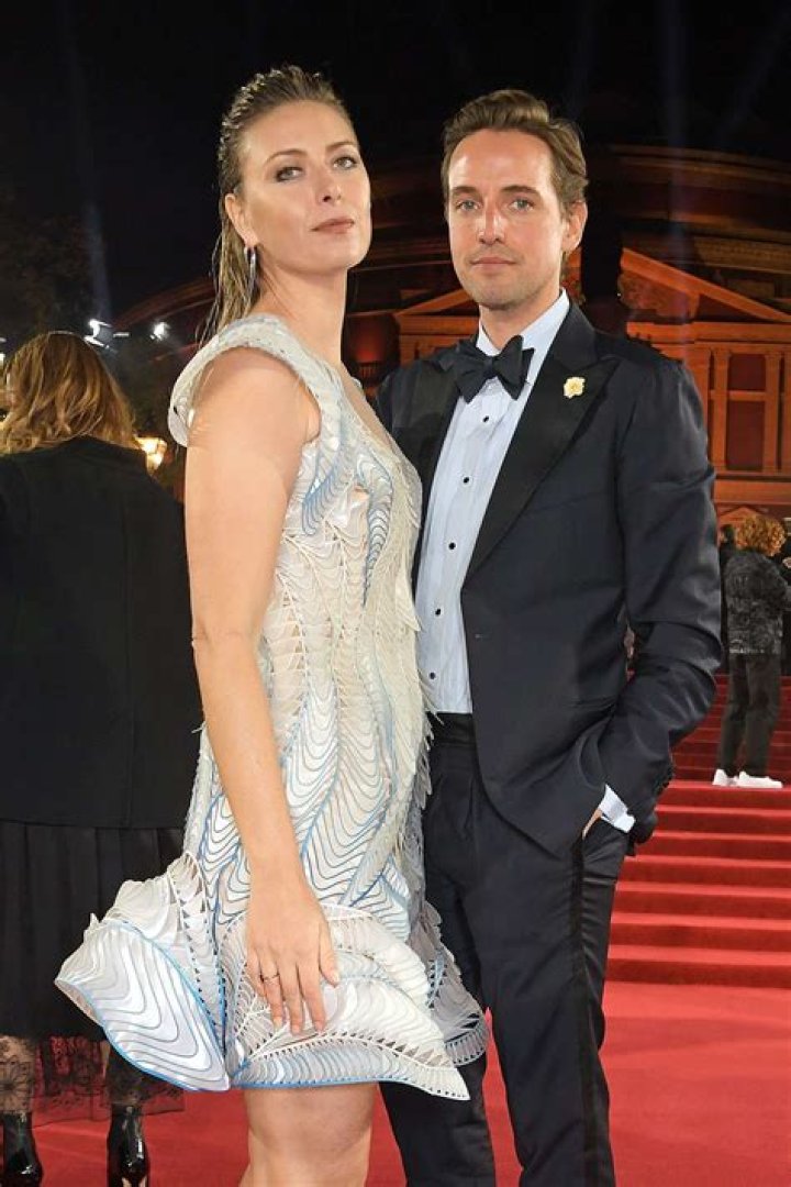 Maria Sharapova has confirmed her engagement to her boyfriend, Alexander Gilkes! Fans are delighted!