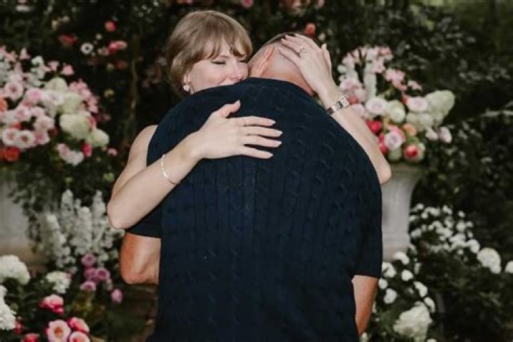 Marnie Simpson is engaged! Her boyfriend Casey Johnson proposed to her!