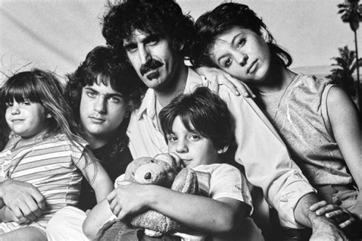 Moon Zappa - Age, Family, Bio