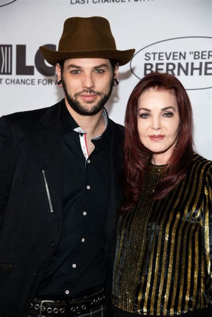 Navarone Garibaldi - Age, Family, Bio