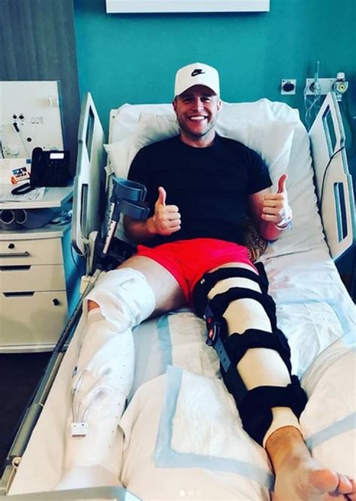 
Olly Murs Knee Surgery Update & Hospitalized Report On Twitter -Where Is He Now? 