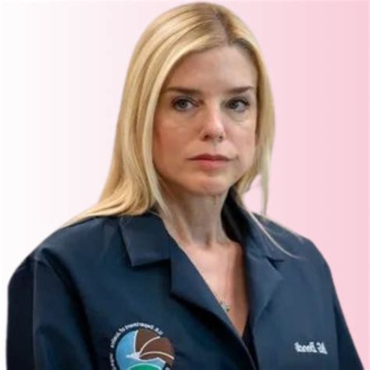 Pam Bondi Height, Weight, Net Worth, Age, Birthday, Wikipedia, Who, Instagram, Biography