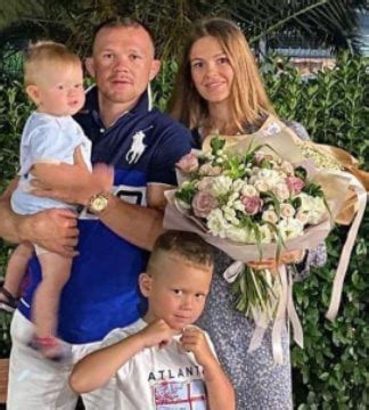 Petr Yan is Married to Wife: Julia Yan. Kids: Daniil, Konstantin