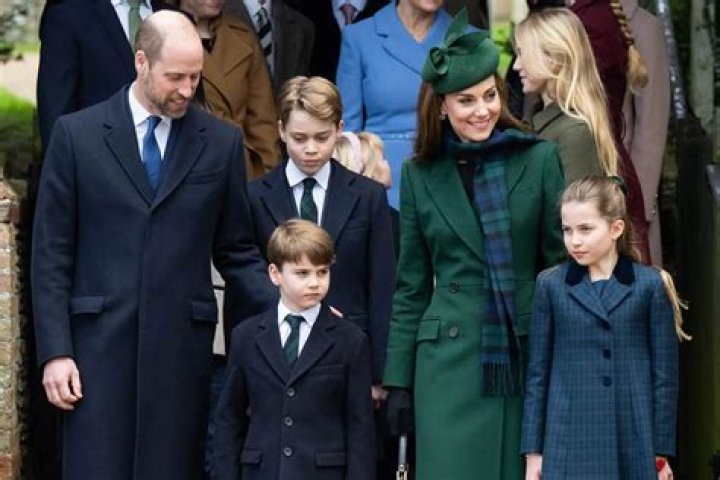 Prince William & Kate went to their kids’ school Xmas fair & waited in line for the raffle