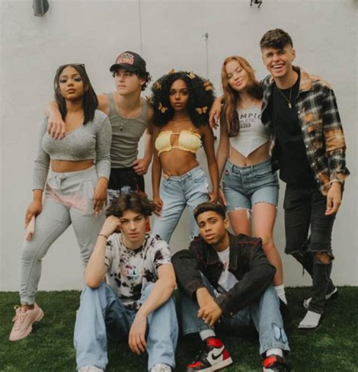 Rave Vanias - Age, Family, Bio