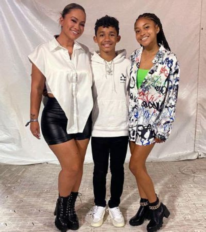 Sarah Vivan Age, Dating, Married, Husband, Children & Net Worth